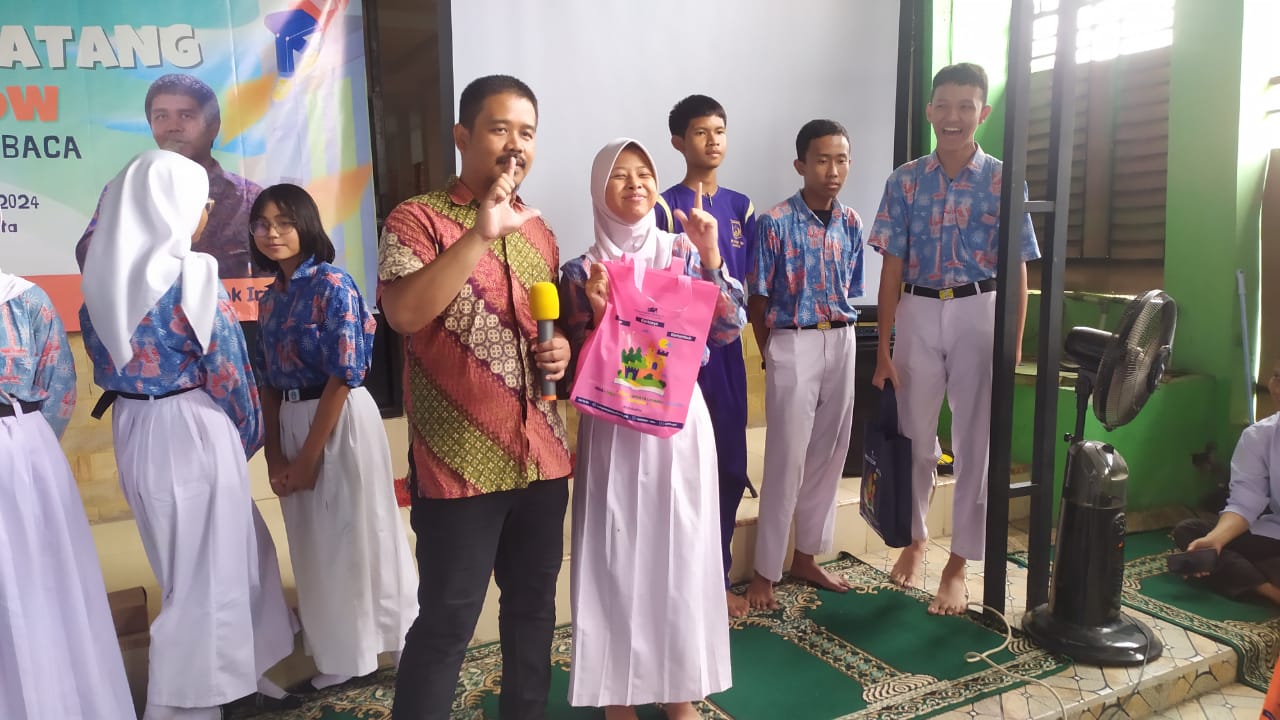 Roadshow Workshop Membaca Ke SMP Negeri 194 Jakarta